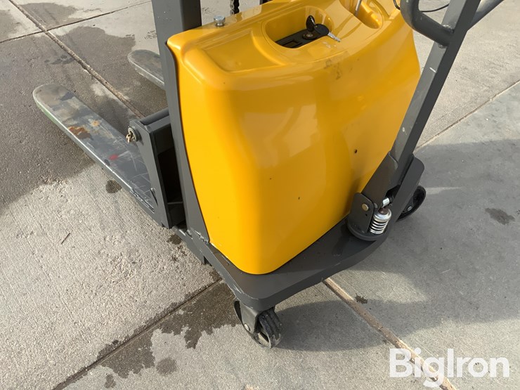 2200lb-electric-pallet-mover-image-18