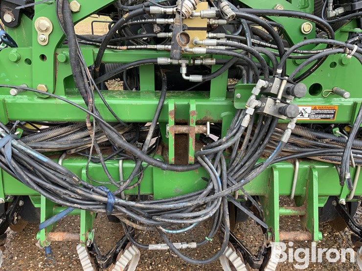 2015-john-deere-1725-image-9