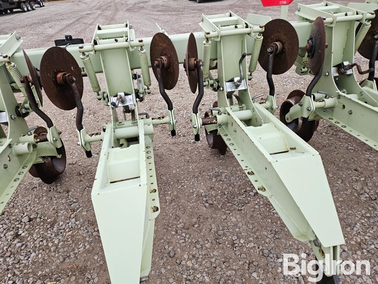 orthman-835-002-8r30-high-clearance-cultivator-image-17