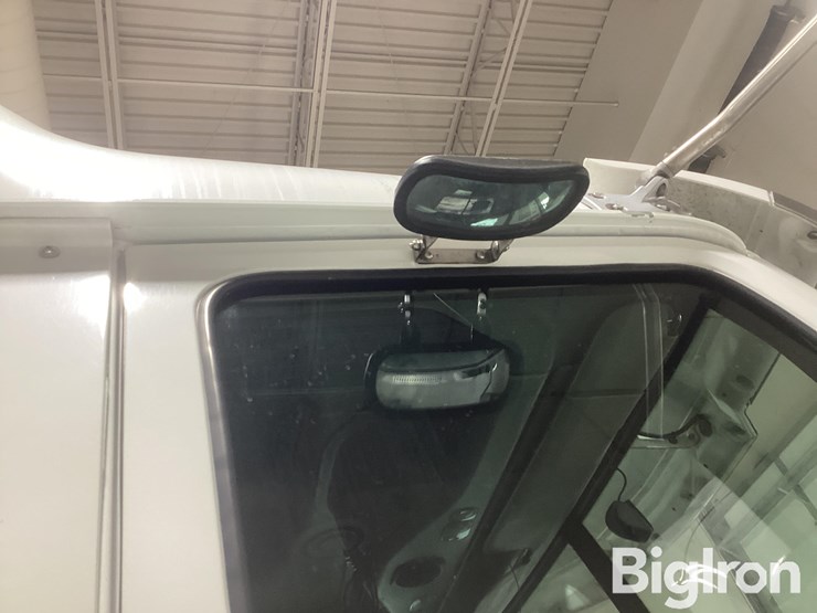 2022-western-star-5700xe-image-12