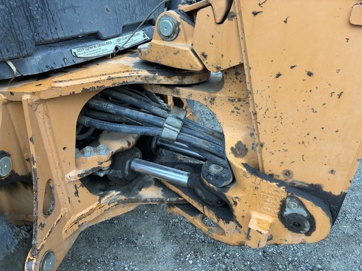 2018-case-580sn-image-13