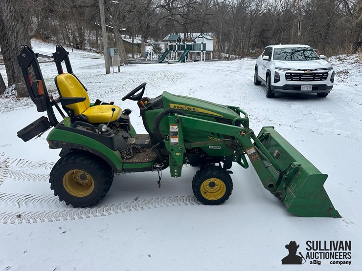 2016-john-deere-1025r-image-4