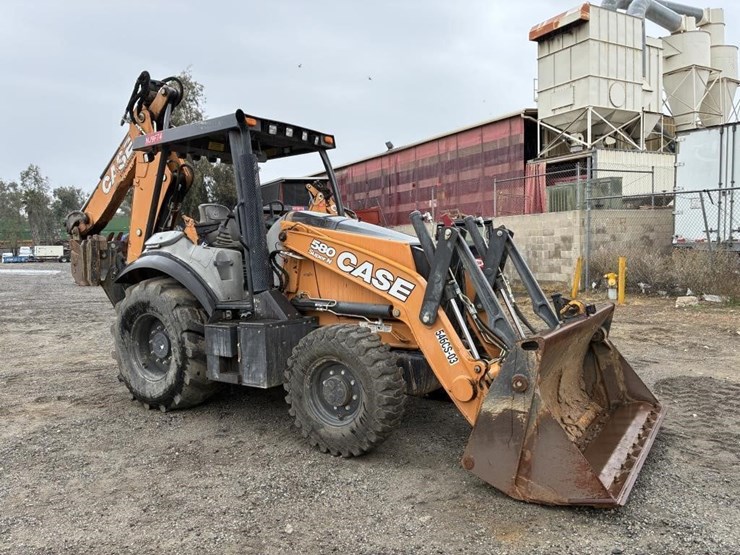 2019-case-580sn-image-3