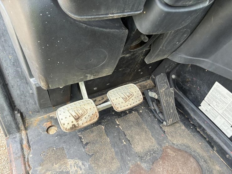 2014-jcb-telescopic-reach-lift-image-15