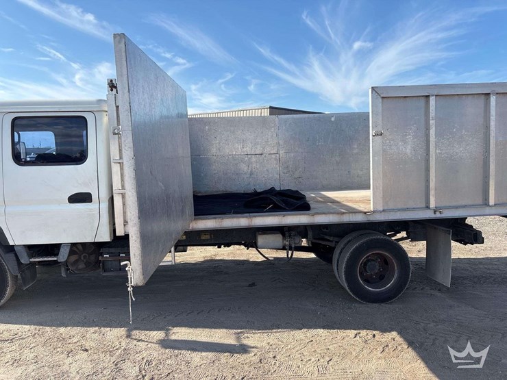 2007-mitsubishi-fuso-fe84d-image-30