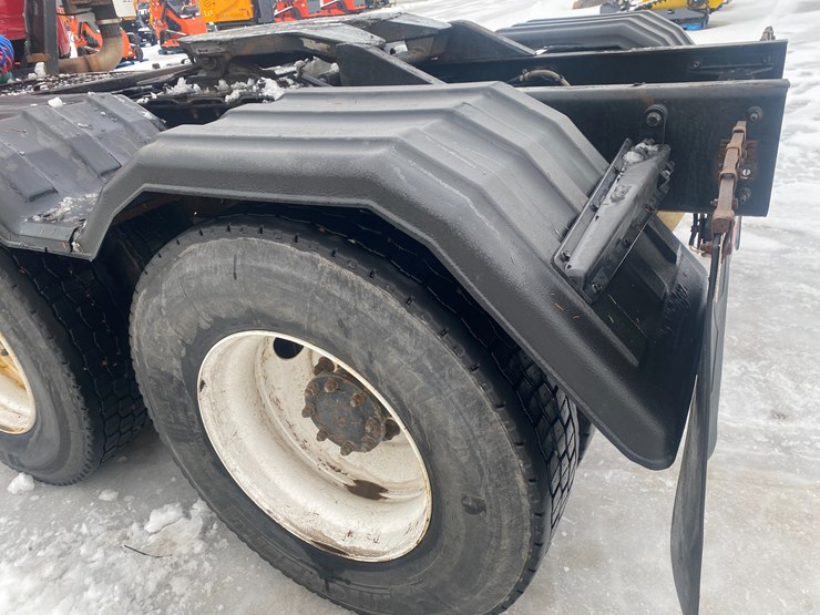 #302-•-2009-mack-gu713-semi-tractor-(has-wi-title)-(mosinee,-wi)-image-66