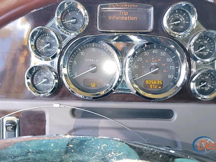 2016-peterbilt-389-image-25