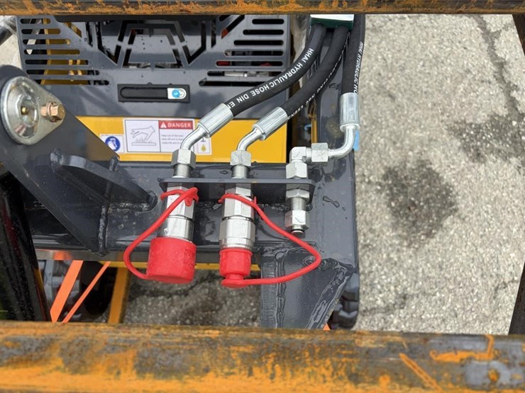 2025-sdlanch-sdll60-skid-steertrack-loader-image-7