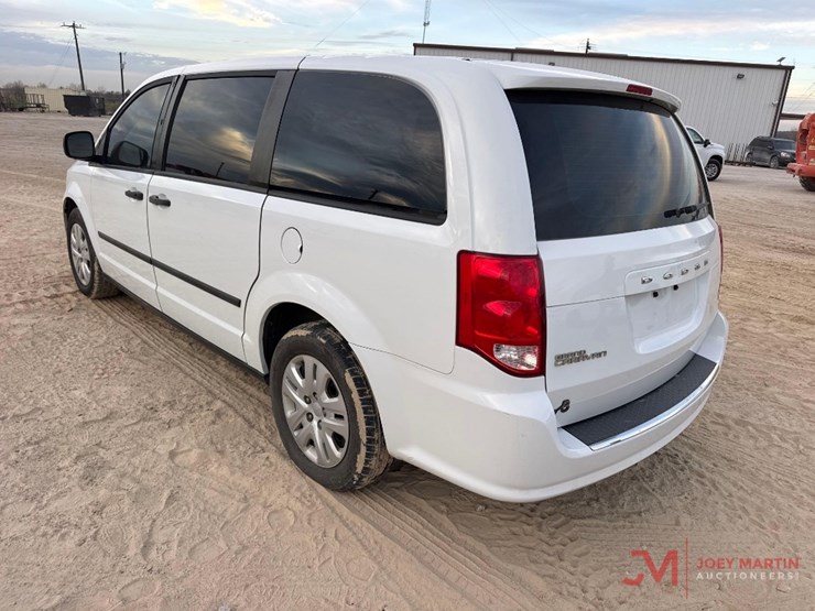 2015-dodge-grand-caravan-image-3