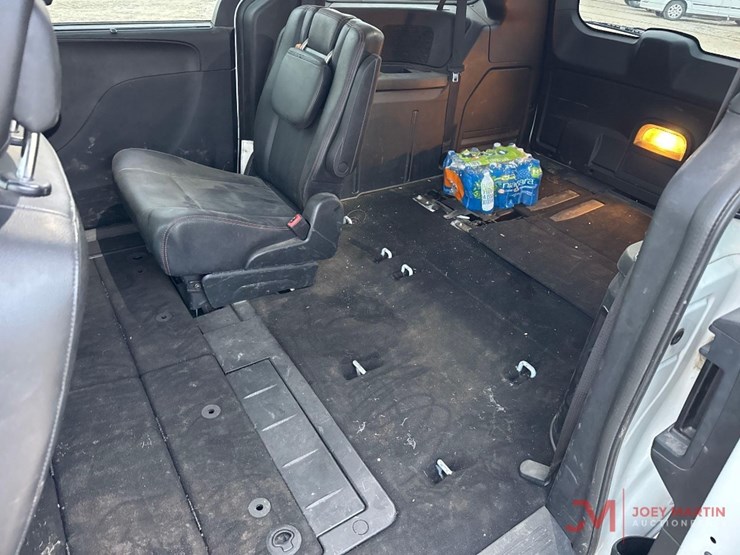 2019-dodge-grand-caravan-image-16