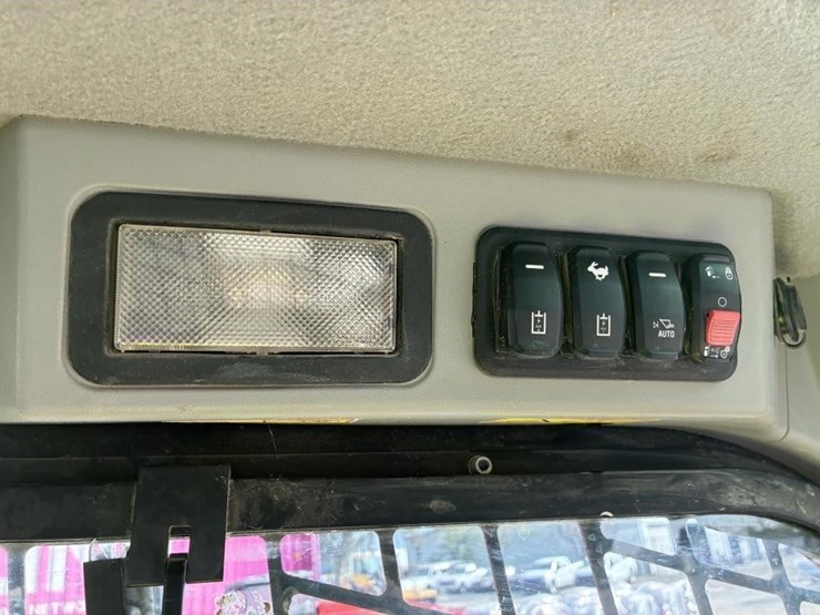 2024-caterpillar-259d3-image-17