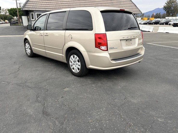 2015-dodge-caravan-image-4