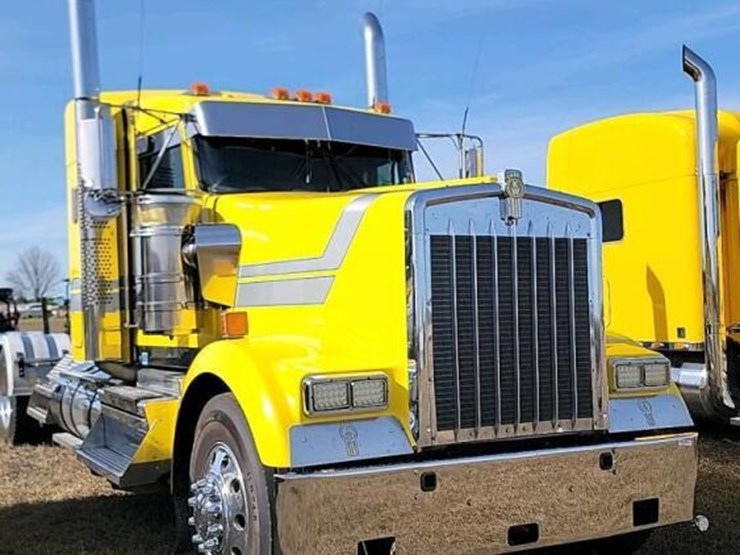 2020-kenworth-w900-image-2