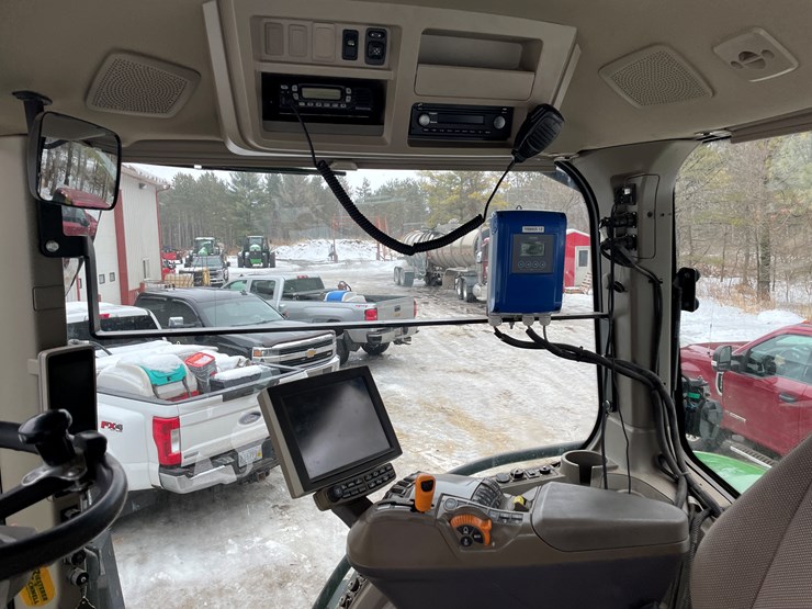 2020-john-deere-8r-340-image-32