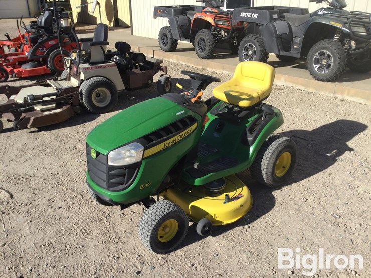 2018-john-deere-e110-image-3