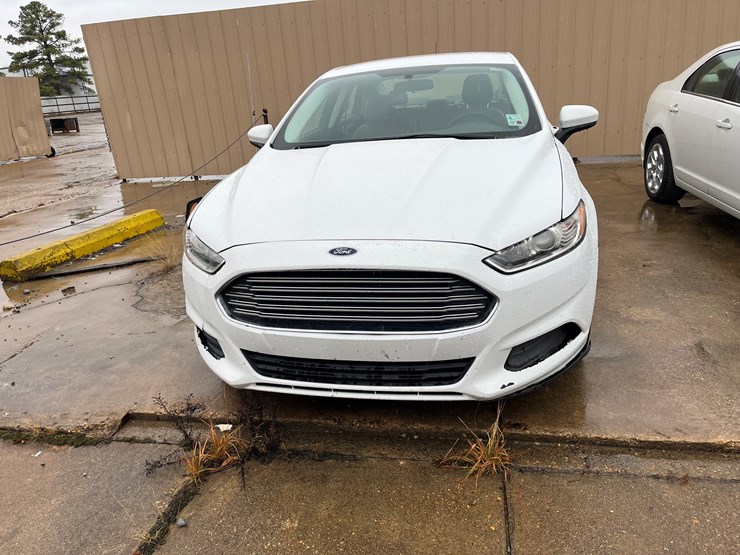 #20-•-government-agency-item-|-2013-ford-fusion-image-2
