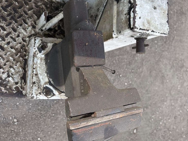 2001-liftmoore-6036-image-32