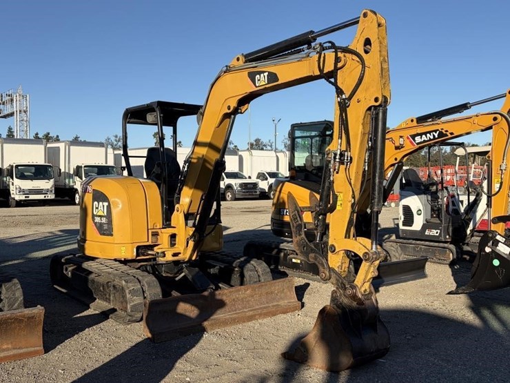 2017-caterpillar-305.5e2-cr-image-2