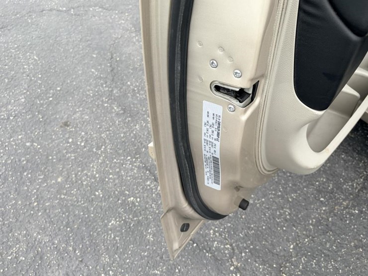 2015-dodge-caravan-image-16