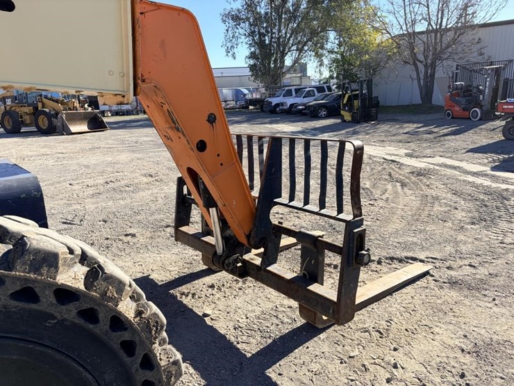 2004-jlg-g9-43a-image-6