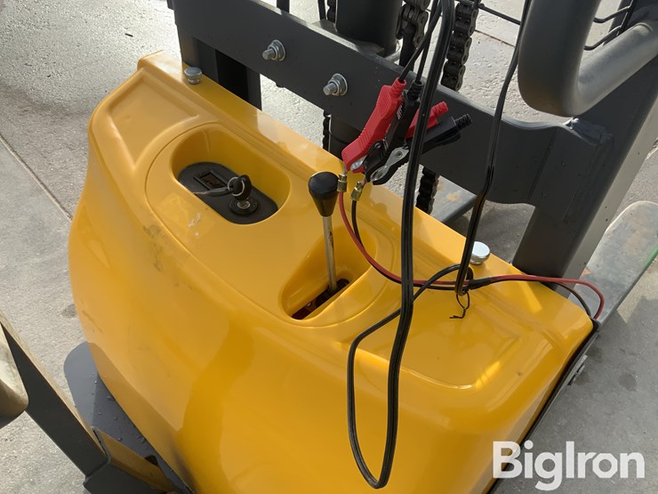 2200lb-electric-pallet-mover-image-15