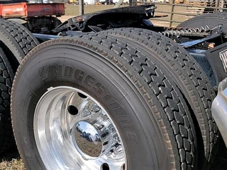 2016-peterbilt-389-image-7