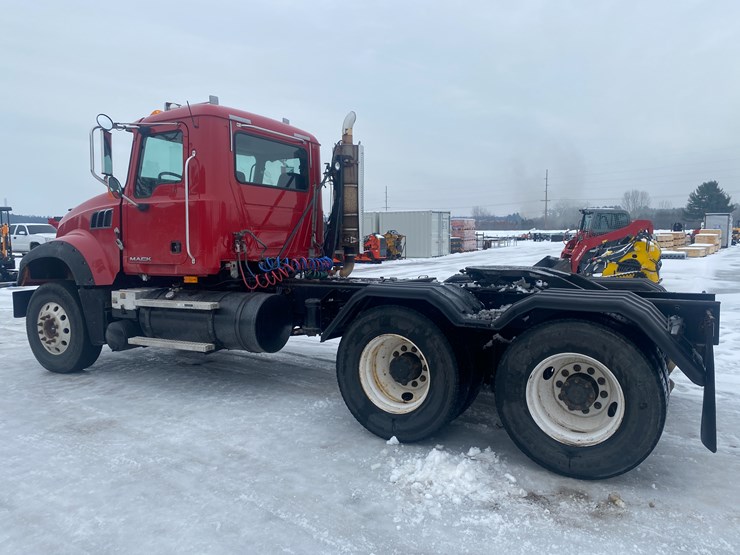 #302-•-2009-mack-gu713-semi-tractor-(has-wi-title)-(mosinee,-wi)-image-14