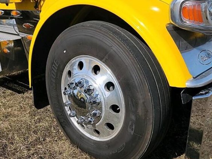 2016-peterbilt-389-image-5