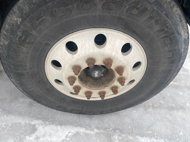 #302-•-2009-mack-gu713-semi-tractor-(has-wi-title)-(mosinee,-wi)-image-32