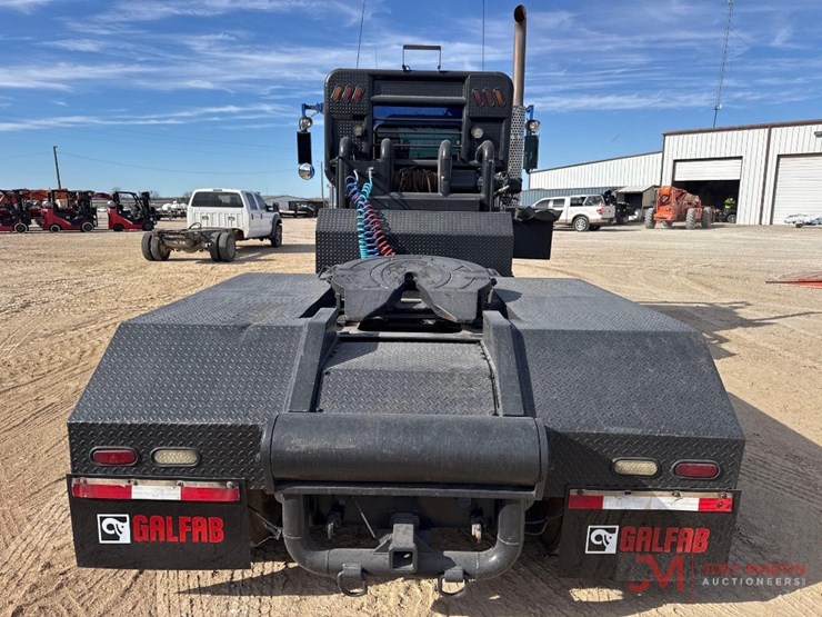 2013-kenworth-t800-image-22