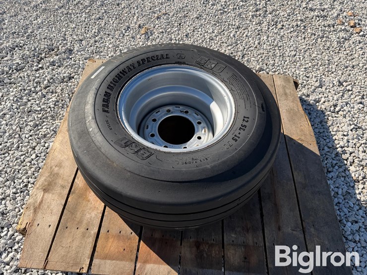 bkt-12.5l-15fi-load-range-f-tire-&-silver-8-bolt-rim-image-8