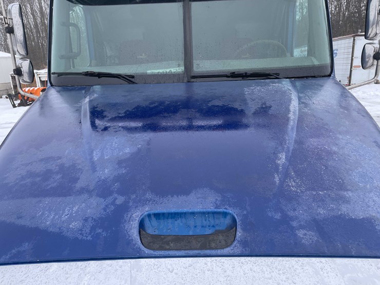 #308-•-2005-freightliner-columbia-semi-tractor-(has-wi-title)-(denmark,-wi)-image-12