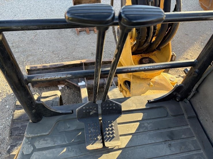 2017-caterpillar-305.5e2-cr-image-21