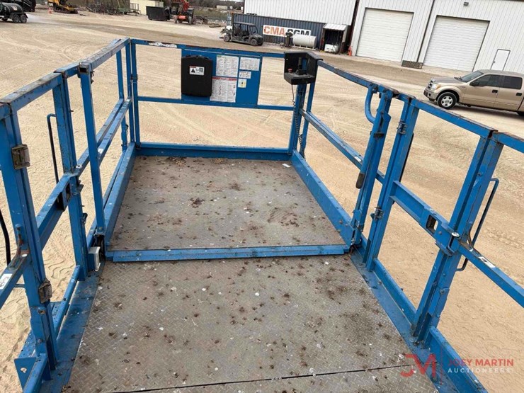 2015-genie-gs4390-roughterrain-scissor-lift-image-19