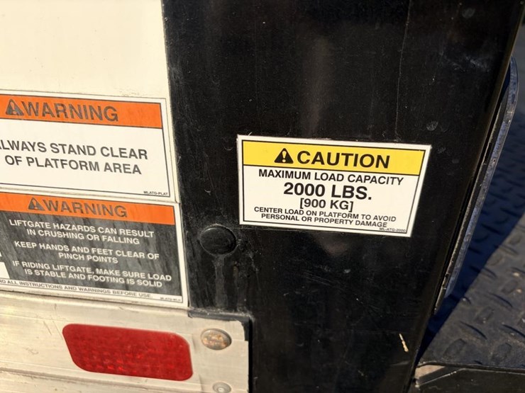 2013-isuzu-npr-image-7