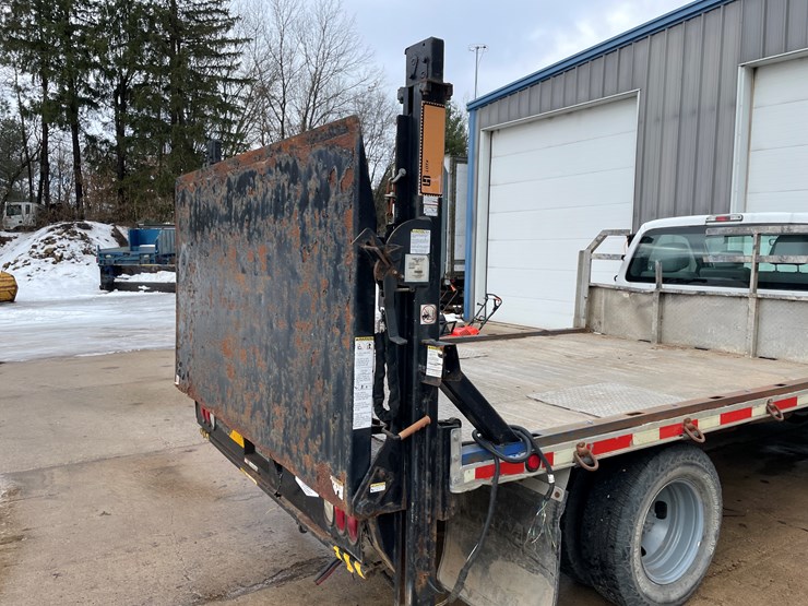 #350-•-12'-aluminum-flatbed-with-tommy-lift-gate-(custer,wi)-image-9