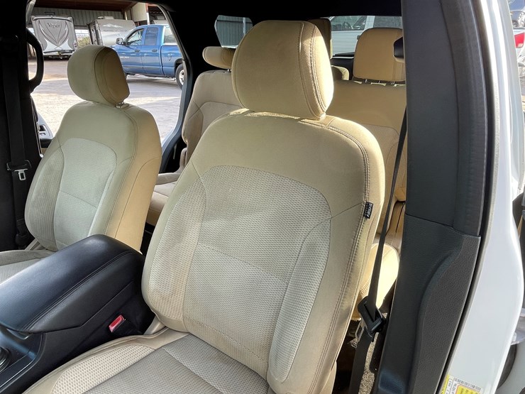 2017-ford-explorer-image-61