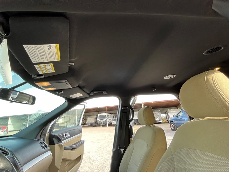 2017-ford-explorer-image-89