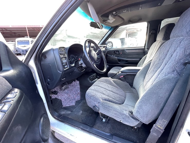 2002-chevrolet-s10-image-33