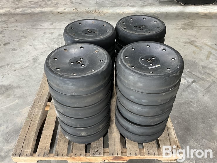 john-deere-xp-planter-row-unit-depth-gauge-wheels-image-8