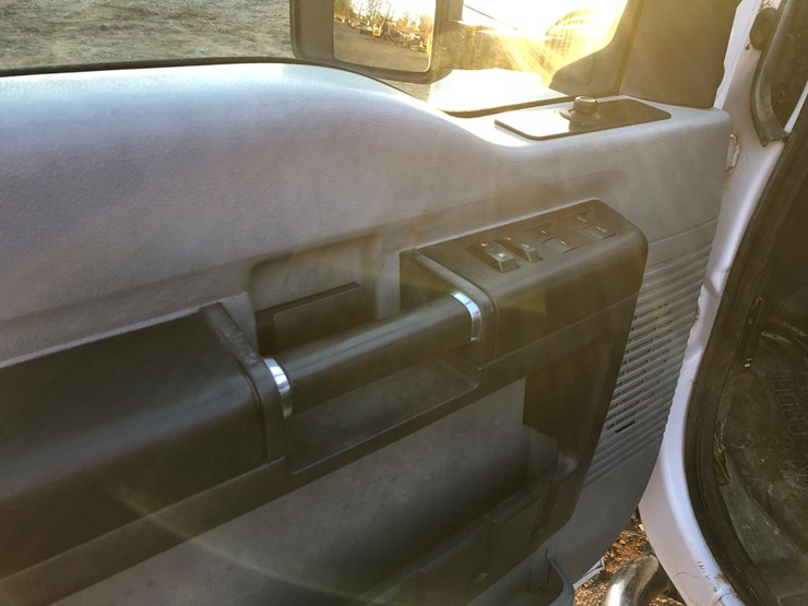 2015-ford-f350-xl-image-9