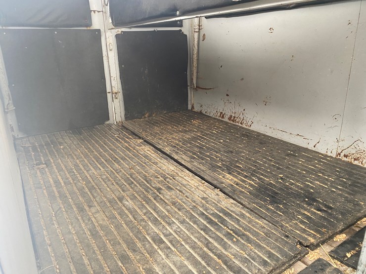 #370-•-1985-trail-et-2-horse-bumper-pull-trailer-(has-il-title)-(helenville,-wi)-image-8