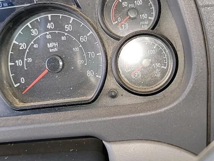 2016-peterbilt-579-image-19