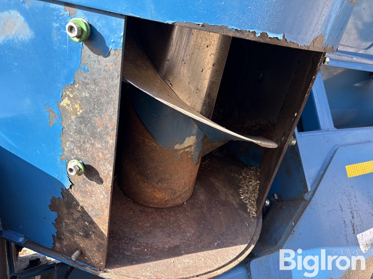 2010-kinze-1050-image-12