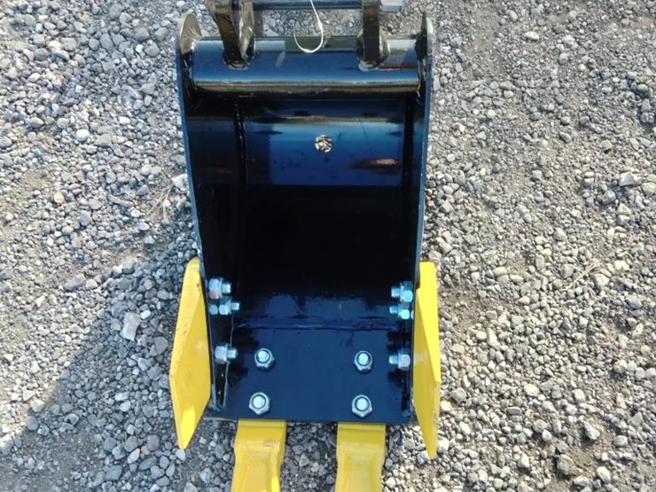 #51-•-mini-excavator-20cm-toothed-bucket-image-2