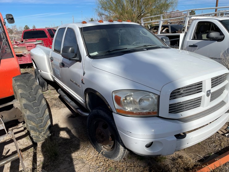 2006-dodge-3500-image-3