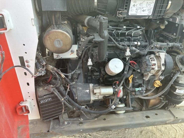 2018-bobcat-s570-image-11