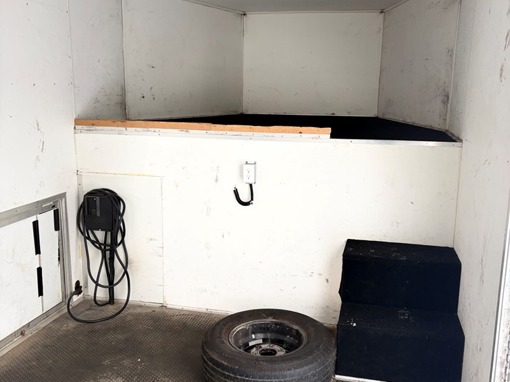 #355-•-2018-vintage-enclosed-trailer-(has-mn-title)-(clintonville,-wi)-image-21