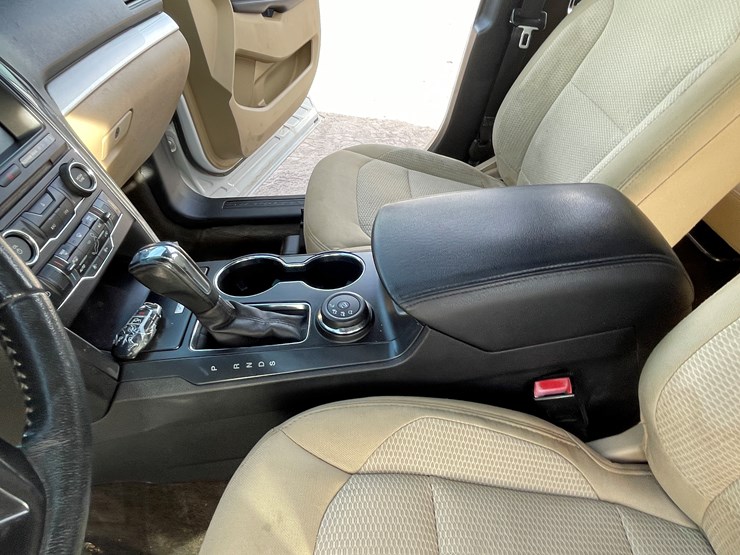 2017-ford-explorer-image-64