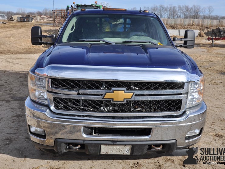 2014-chevrolet-silverado-2500-image-2